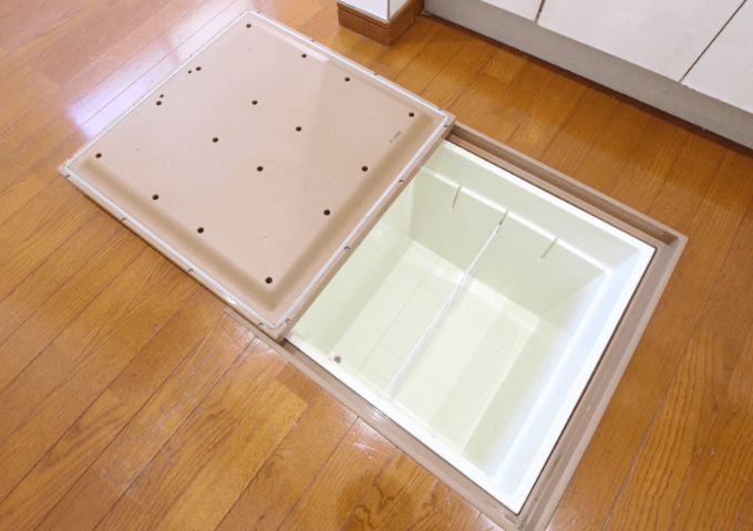 隠す収納で見せない工夫!床下収納リフォームのメリットや適した使い方について