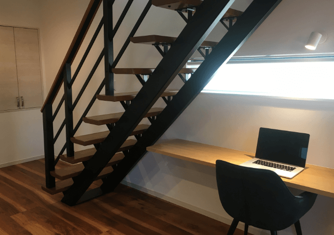 “住まいの印象を決める“見せる階段”！ストリップ階段のメリットや種類について