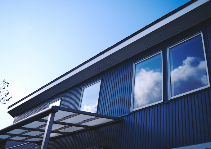 長く美しさが続く新定番！ガルバリウム鋼板のメリットやメンテナンス方法について