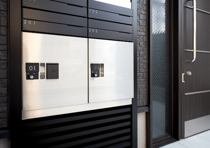 受け取りの悩みをスマートに解決！宅配ボックスのメリットや設置時のポイントについて