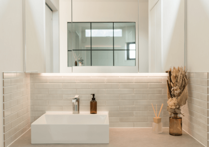 毎日使う場所がもっと心地よくなる！洗面所タイルのメリットや種類について