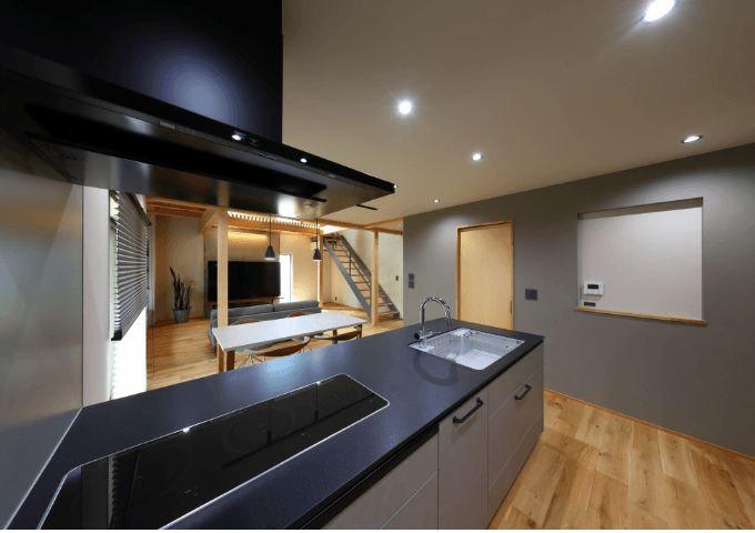 暮らしを繋ぐ心地よい空間に！ペニンシュラキッチンのメリットやリフォーム時のポイントについて