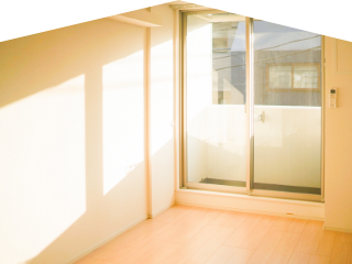 夏の「西日」が痛い！お部屋の温度をグッと下げるガラス選びのコツ