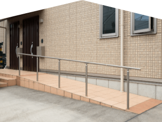 毎日の出入りをもっと安全に！玄関スロープを設置するメリットやポイントについて